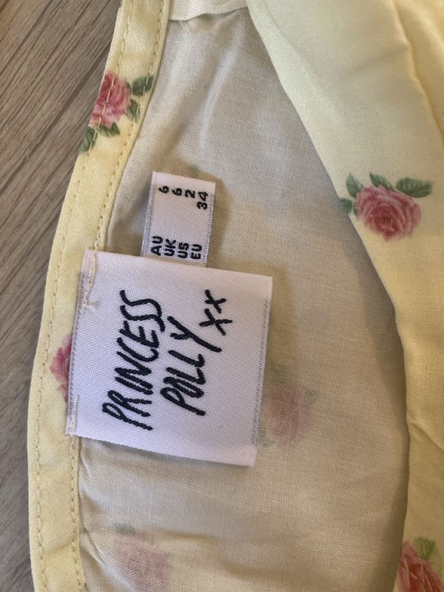 T-shirt: T-Shirt Princess Polly – Nuovo (secondo la descrizione) da St. Gallen venduto da mic_6zq2 2