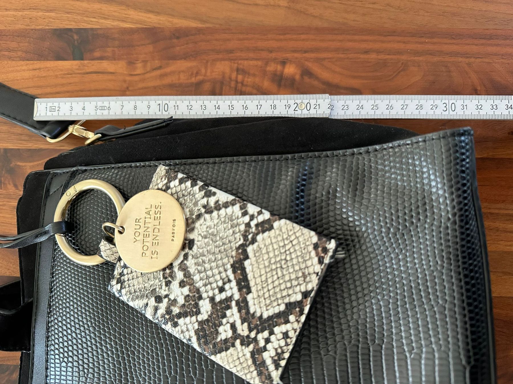 Taschen für Damen: Schwarze Handtasche von Parfois mit Reptil-Muster – Gebraucht aus Olten von MattRed 2