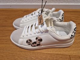 Neue Disney Sneakers Gr. 39, Leo-Print
