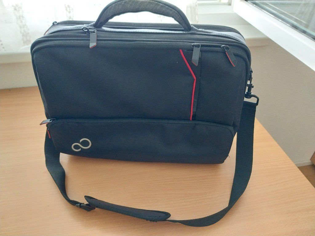 Fujitsu Borse: Laptoptasche Fujitsu schwarz – Usato da Goldau venduto da feh_2qvj