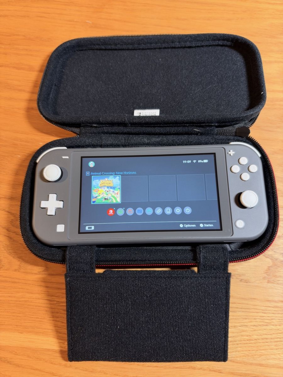Nintendo Konsolen: Nintendo Switch Lite Grey – Gebraucht aus Basel von yannick_ryan 1