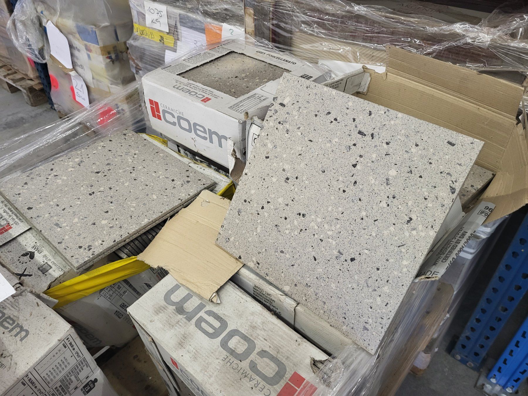 Rivestimenti per pavimenti: Bodenplatten Big Grey 30x30 cm – Nuovo e nell'imballaggio originale da Diessenhofen venduto da Osio 2