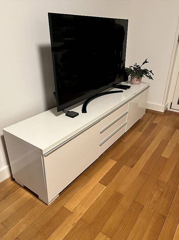 Meubles TV: Fernsehmöbel (Besta burs IKEA) – D'occasion à Basel par cla_g2xl 1