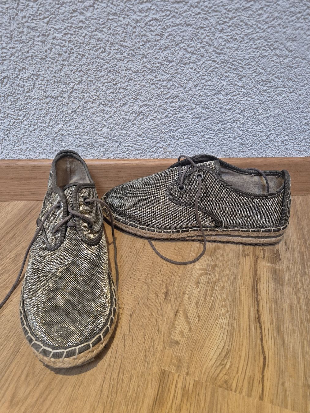 Scarpe da donna: Oxmox Schnürschuhe Silber Glitzer Grösse 36 – Usato da St. Gallen venduto da ali_tms5