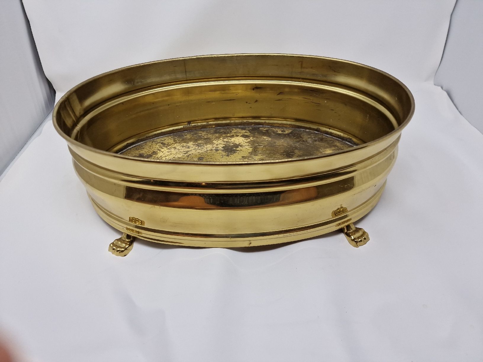 Vasi per fiori: Oval brass planter on claw feet used condition – Usato da Forch venduto da ays_5lbc