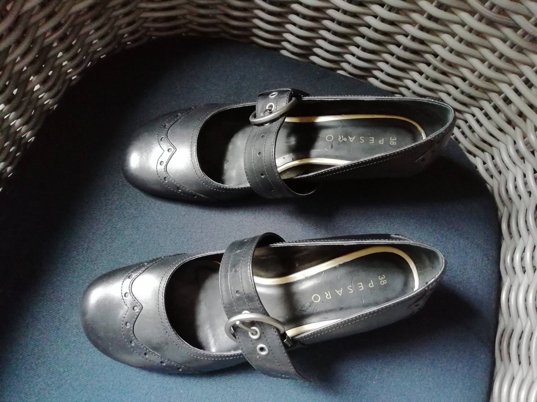 Scarpe da donna: Pumps mit Absatz, Gr. 38 schwarz, neu – Nuovo e nell'imballaggio originale da Basel venduto da Thymia 5