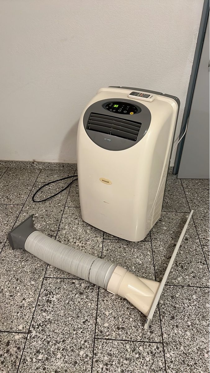 Condizionatori: Klimagerät mit Abluftschlauch weiss gebraucht – Usato da Winterthur venduto da T890251