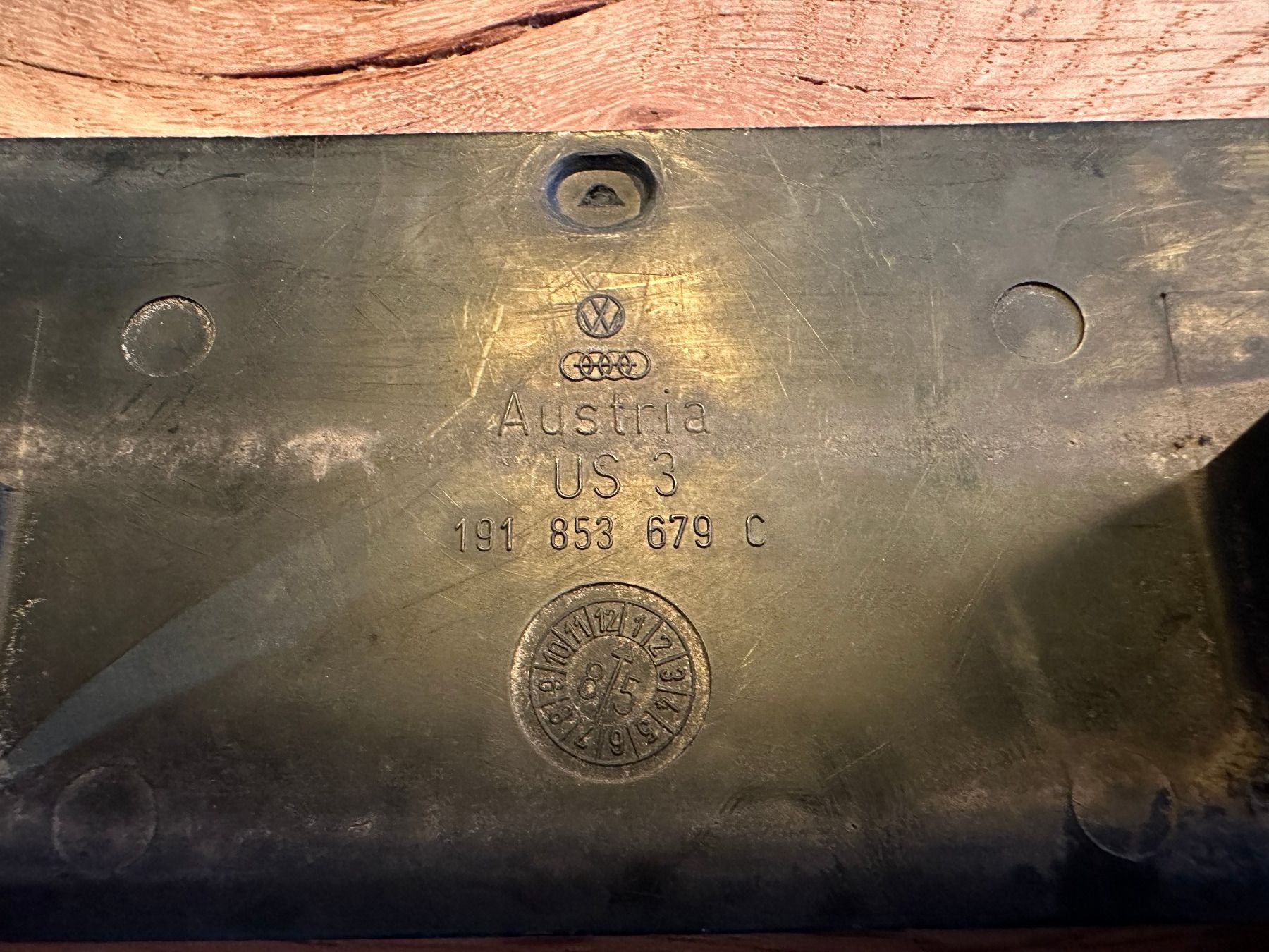 Volkswagen Tutti pezzi di ricambio auto: VW Golf GTD Emblem – Usato da Alpnachstad venduto da Rucksack10 2