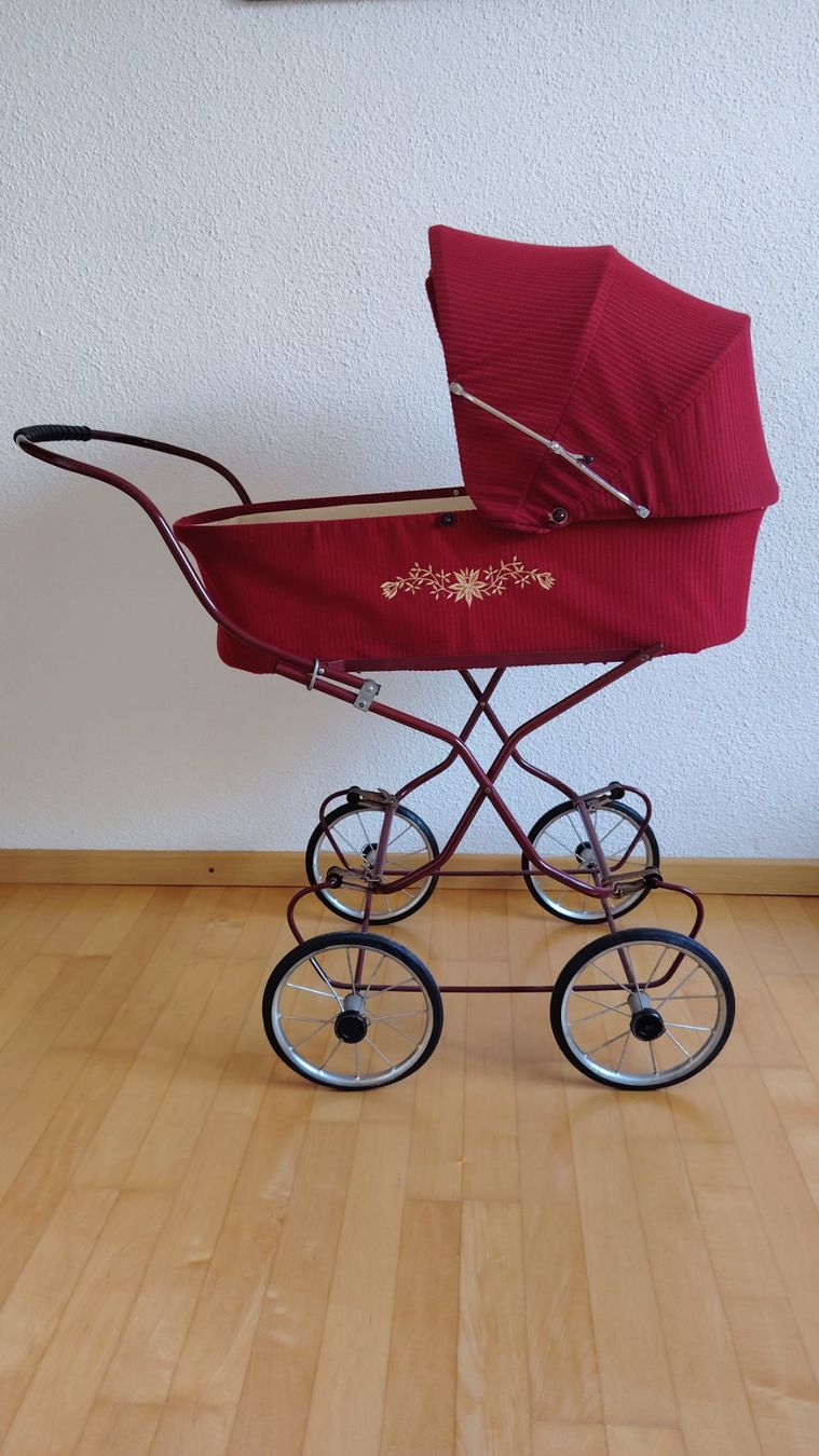 Carrozzine per bambole: Vintage-Puppenwagen – Usato da Niederwil AG venduto da ang_q5m9