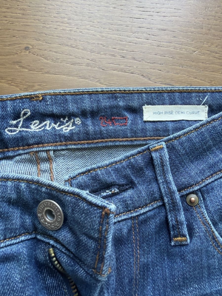 Levi's Jeans: Levi's Jeans Bootcut Grösse 24 – Usato da Flaach venduto da supskrissy_1 1