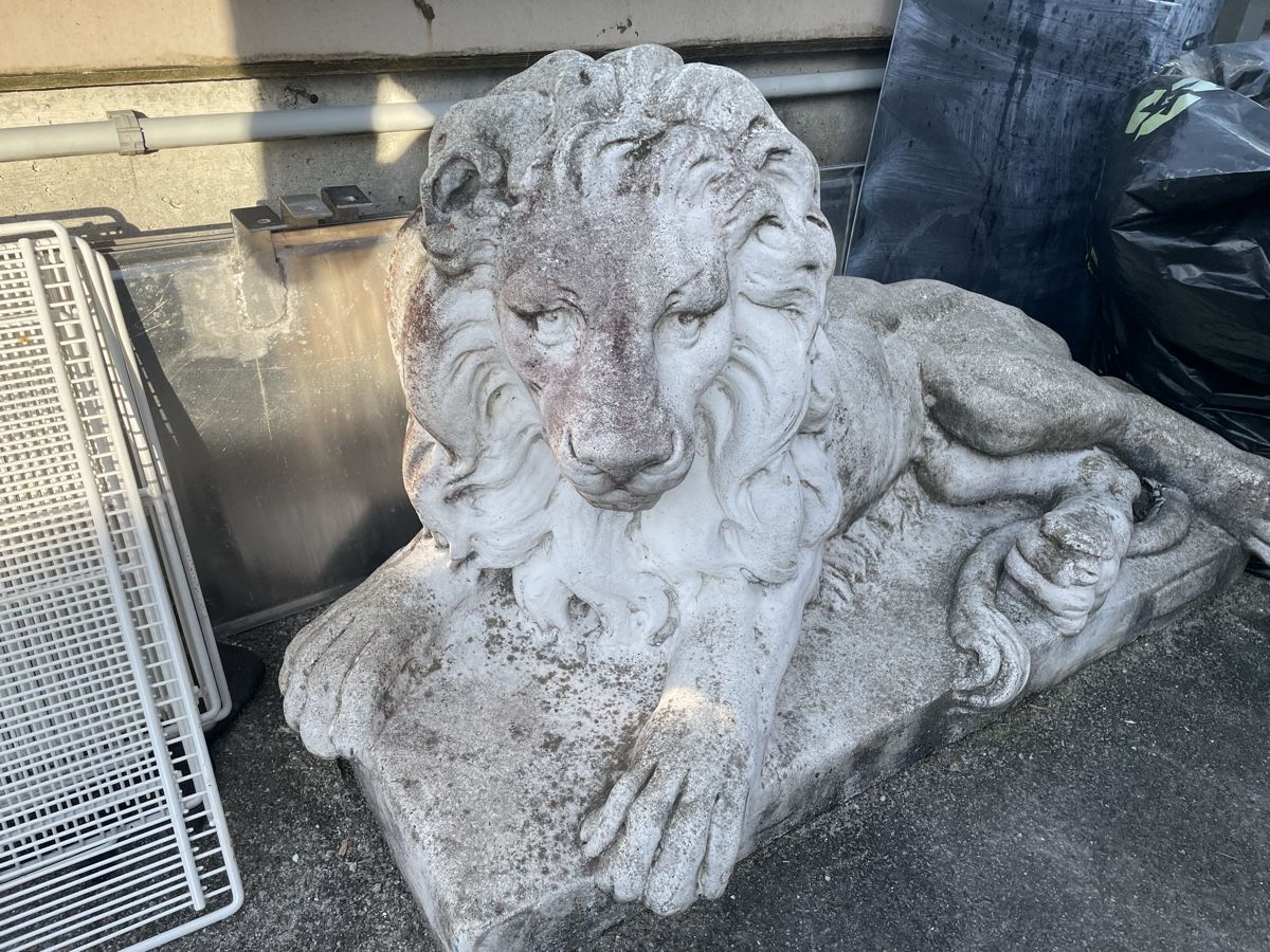 Tutte le decorazioni: Große liegende Löwenstatue aus Stein – Usato da Oberkulm venduto da mgergely3 2