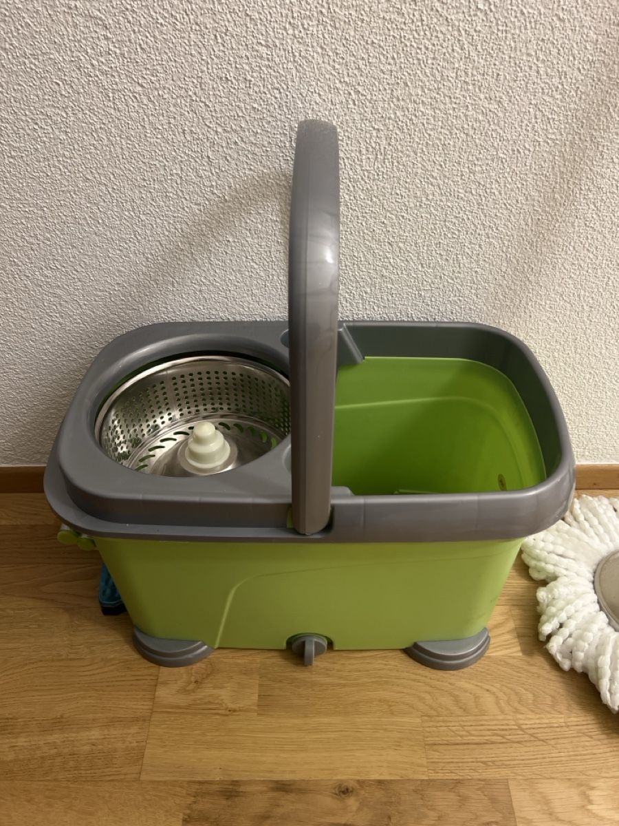 Sonstige Reinigungsgeräte: Rotationswischmopp mit Eimer Neu – Neu und originalverpackt aus Uznach von Apuutze 2