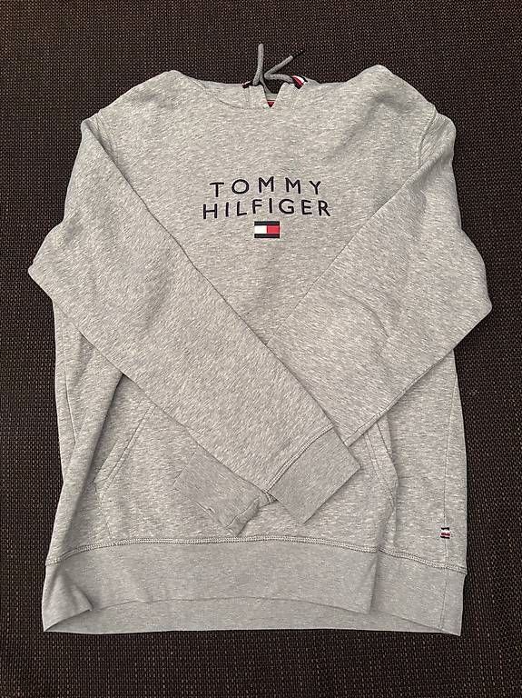 Pullover & Sweatshirts: TUTA COMPLETA TOMMY HILFIGER – Gebraucht aus Carabbia von fab_6y2g