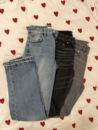 Pull & Bear Baggy Jeans Blau, Schwarz und Grau