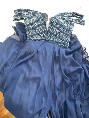 Fliessendes Glitzerkleid