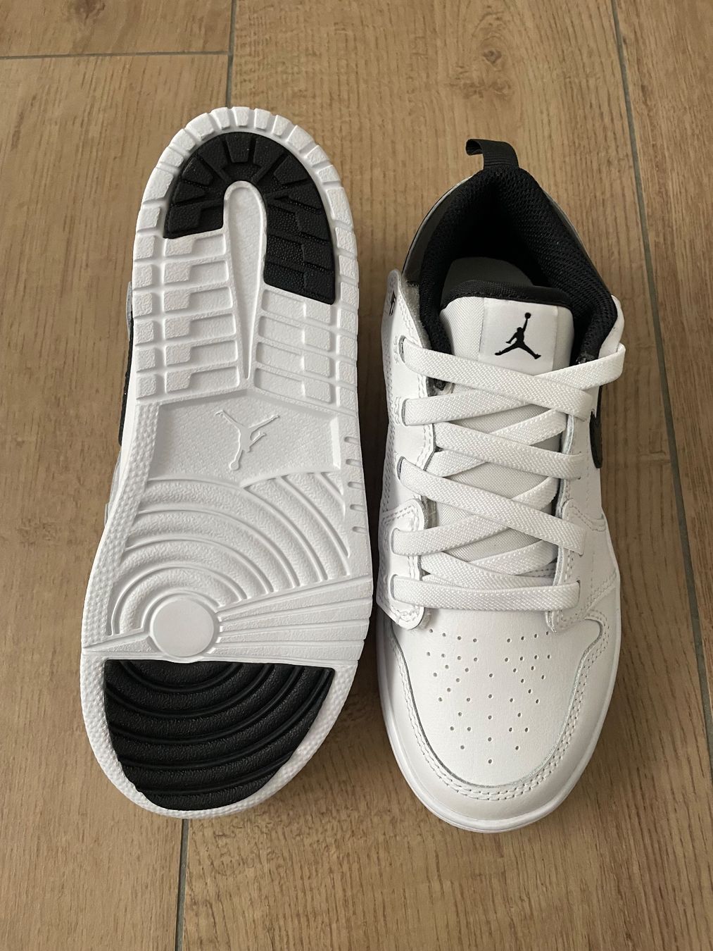 Jordan Scarpe per ragazzi: Nike Jordan 1 Gr. 33.5 NEU – Nuovo e nell'imballaggio originale da Waltenschwil venduto da hansnine 6