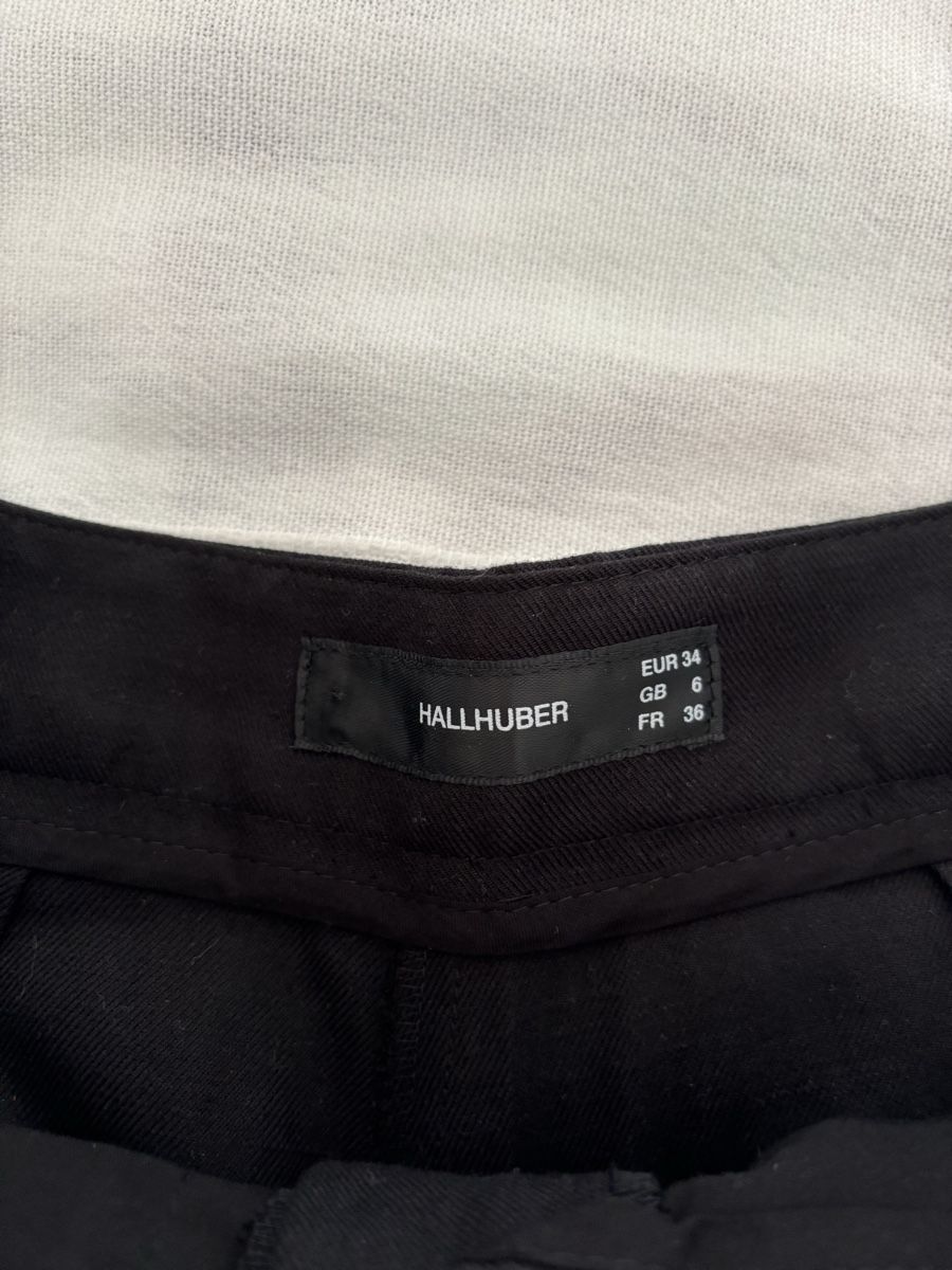 Hallhuber Pantaloni: schwarze midi shorts bermuda von hallhuber – Nuovo (secondo la descrizione) da Winkel venduto da Zimtguetzli 1