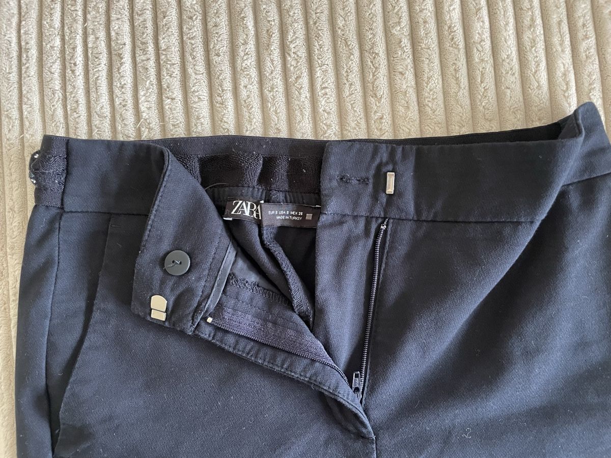 Zara Pantaloni: Navy Trousers from Zara S/36 – Usato da Zürich venduto da lydia.joray 1