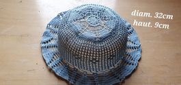Chapeau au crochet pour décoration
