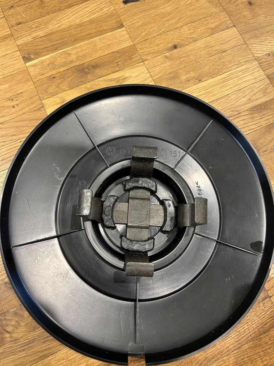 VW Tutti pezzi di ricambio auto: VW Radkappe 281601151 Neu – Nuovo e nell'imballaggio originale da Bischofszell venduto da Meti8188 1