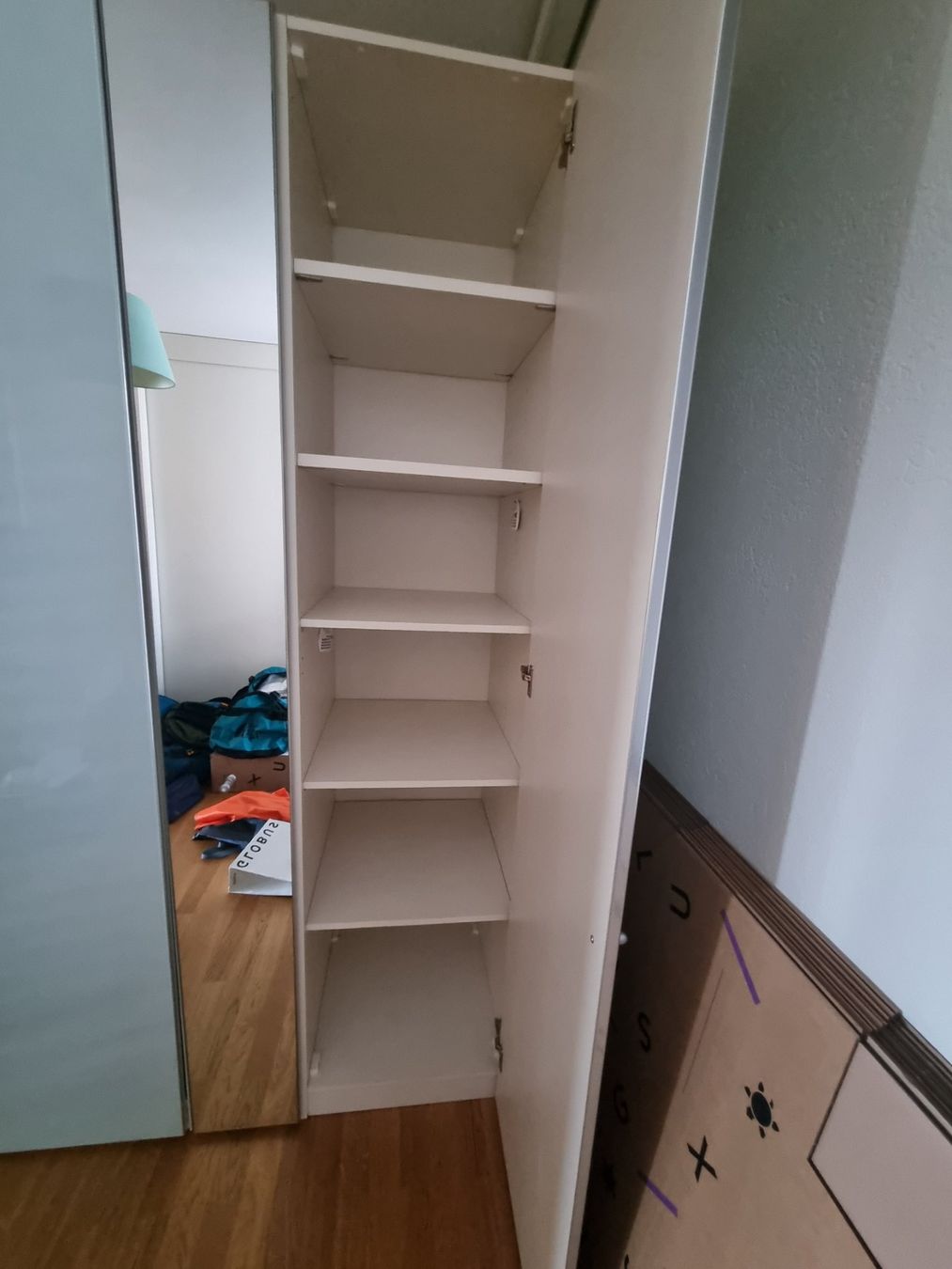 Schränke: Kleiderschrank – Gebraucht aus Bäch von Zerouno 2
