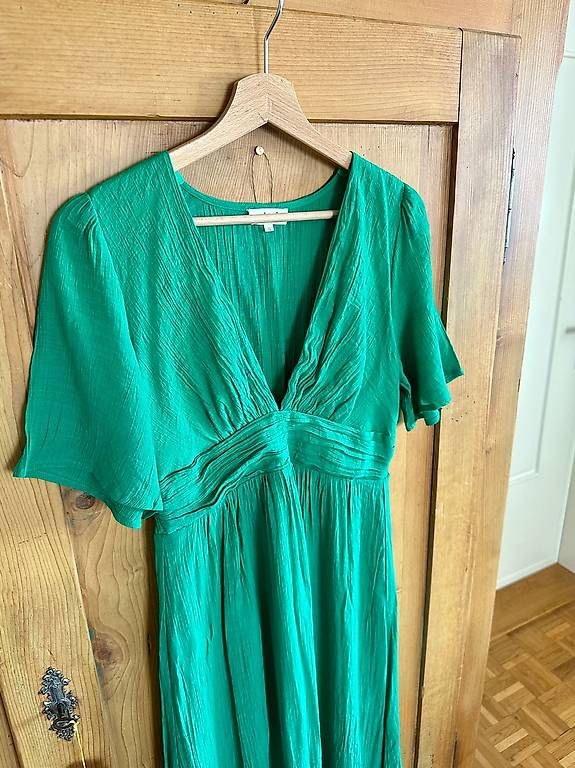Vestiti: Grünes Kleid mit V-Ausschnitt – Usato da Fribourg venduto da live_life_light 1