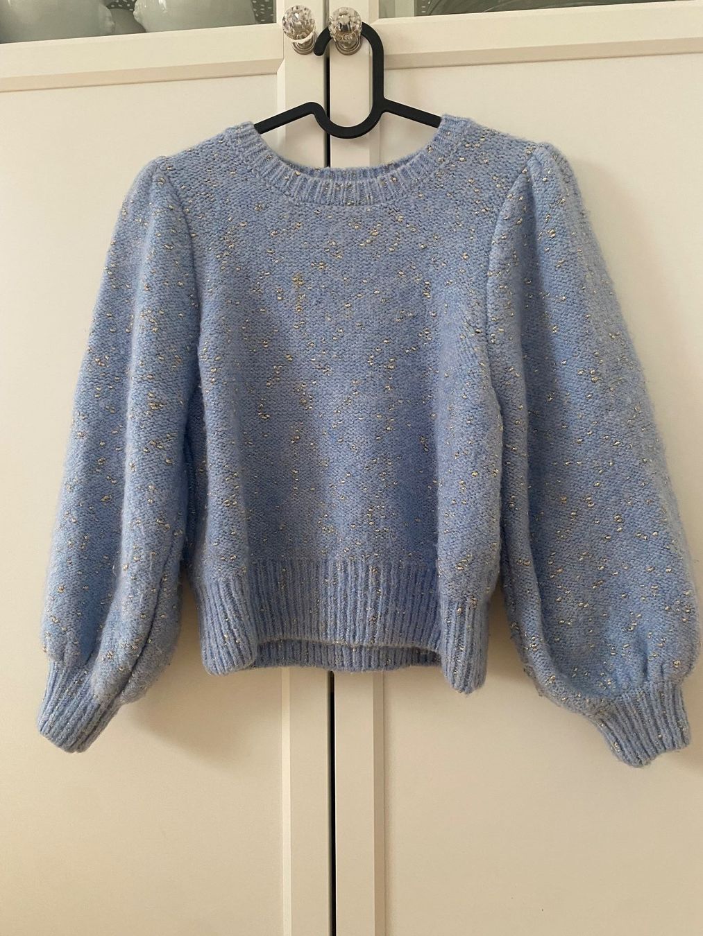 Zara Maglioni & Felpe: Hellblauer Pullover mit goldigen Details (Zara) – Usato da Meilen venduto da OZ2000