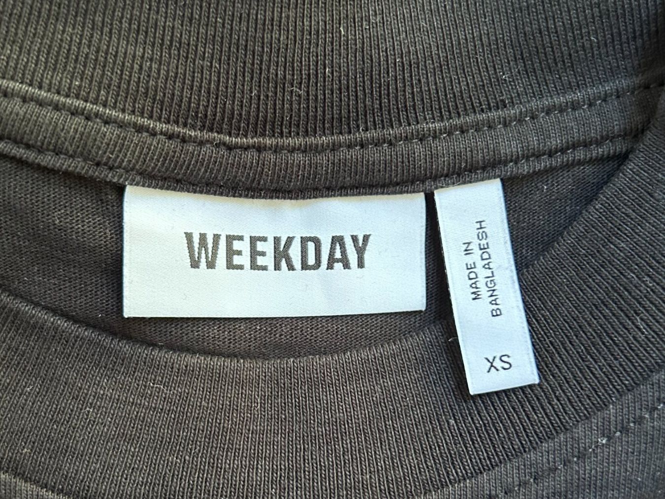 Weekday T-shirts: Weekday T-Shirt – D'occasion à St. Gallen par look-twice 3