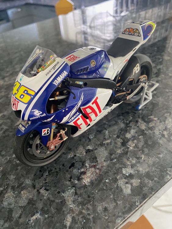 Minichamps Yamaha YZR-M1 Valentino Rossi MotoGP 2009 (Usato) a