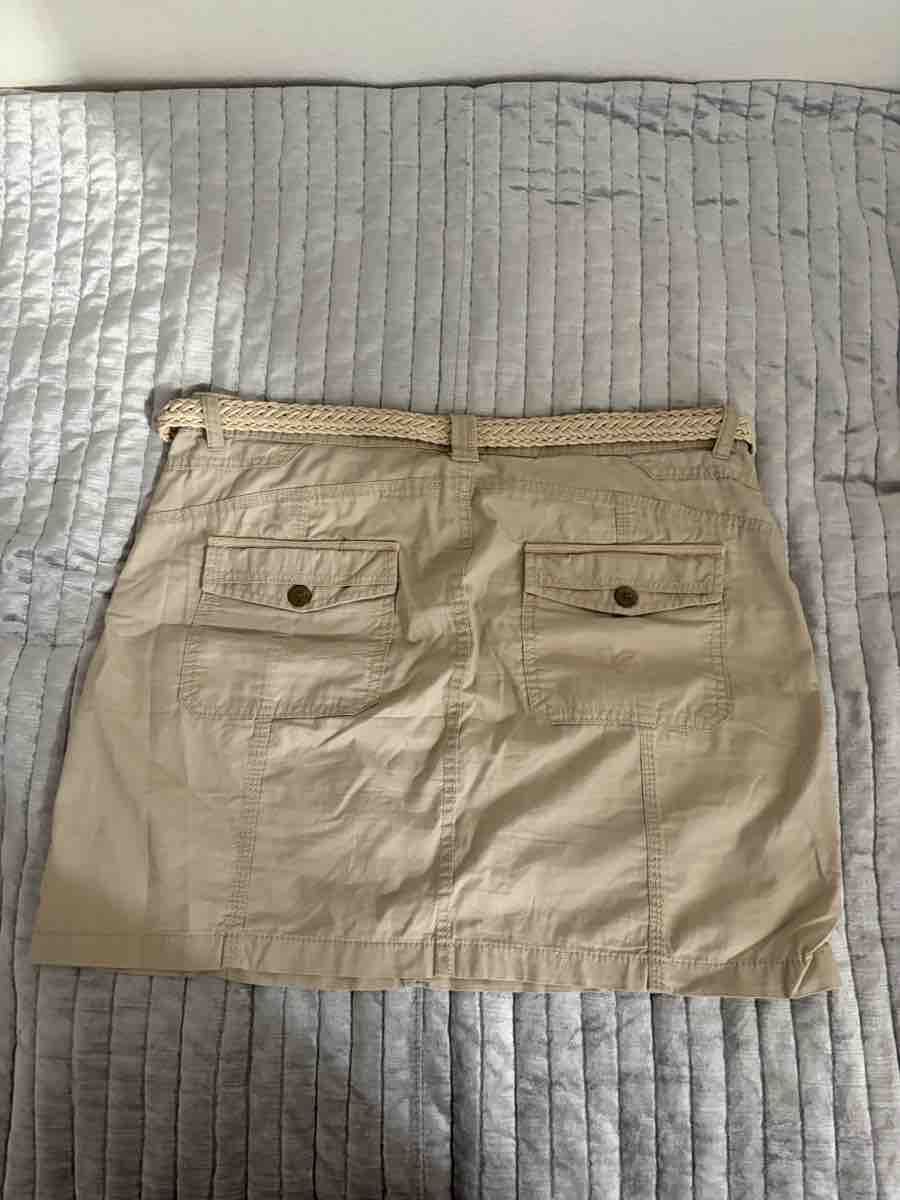 Jupes: Jupe courte edc beige taille 40 comme neuve – Neuf (Voir description) à Peseux par eri_lp7f 2