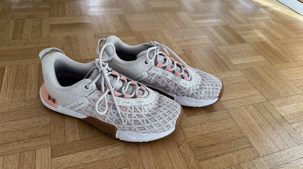 Under Armour Scarpe da donna: Sneakers Under Armour – Usato da Muttenz venduto da kim_6vx8