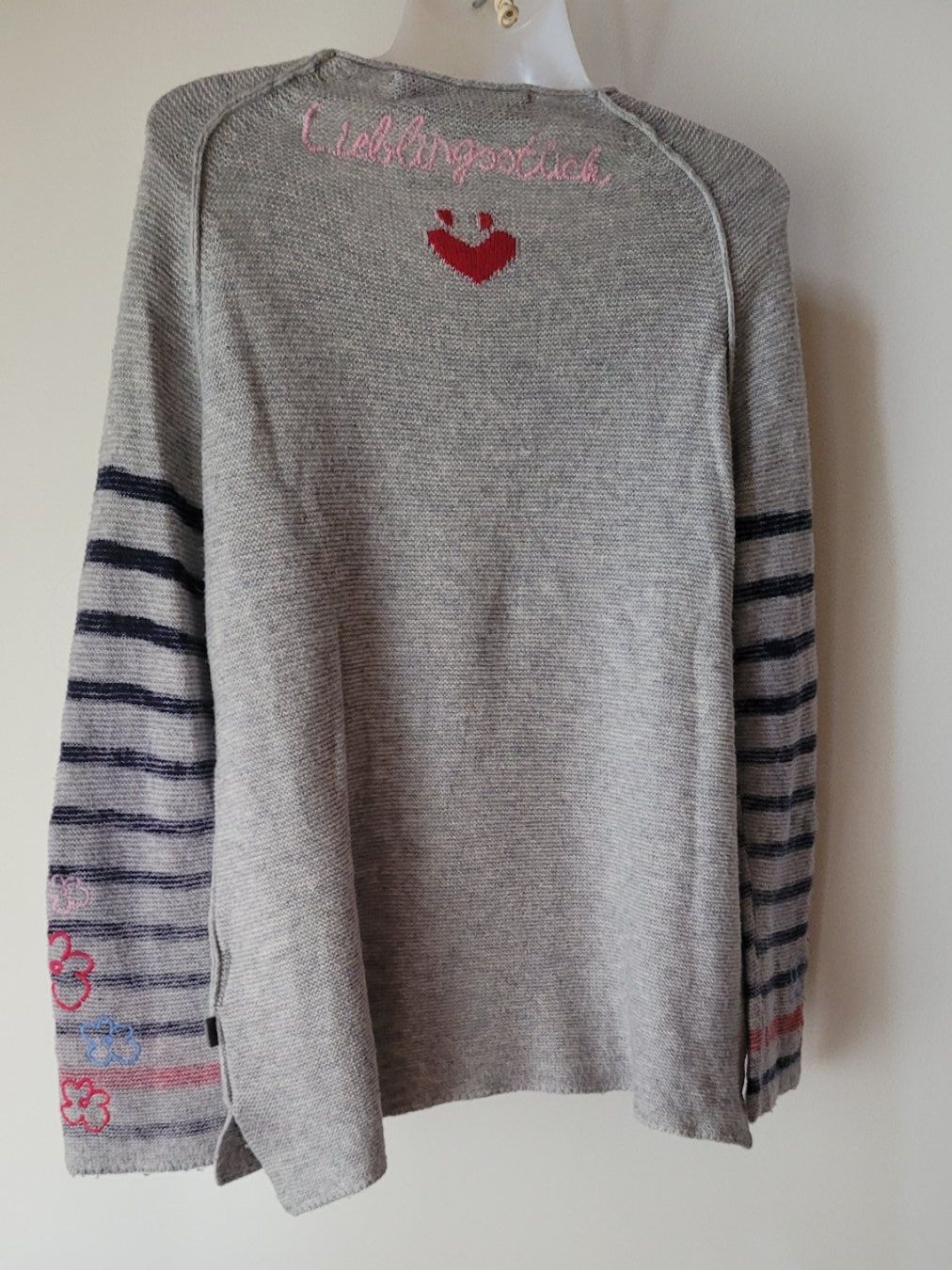 Lieblingsstück Pulls & Sweat-shirts: Lieblingsstück Pullover Grösse 38 grau bestickt – D'occasion à Horgenberg par Klatschmohnmaria 1