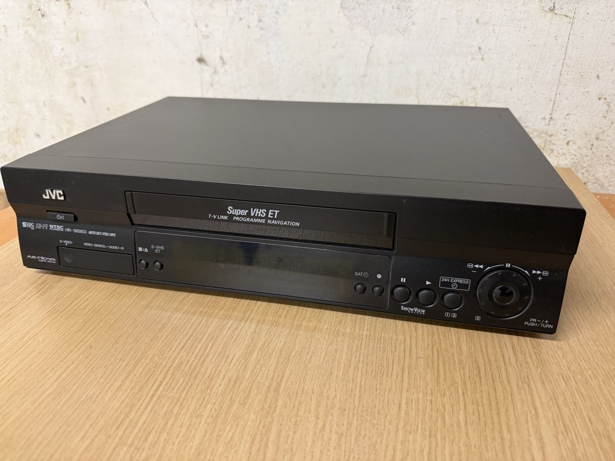 JVC Aufnahmegeräte: VHS Videorekorder JVC – Gebraucht aus Wil SG von Beerman
