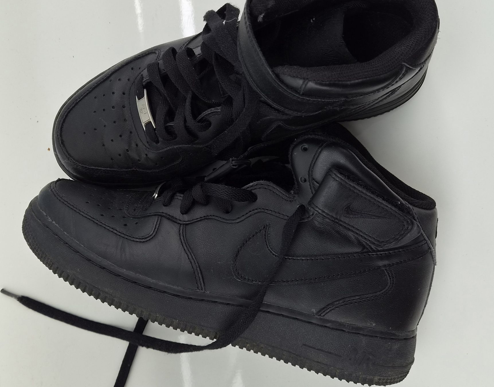 Nike Chaussures hommes: Nike Air Force 1 Mid, Gr. 41, Schwarz – D'occasion à Rapperswil SG par lemiii 2