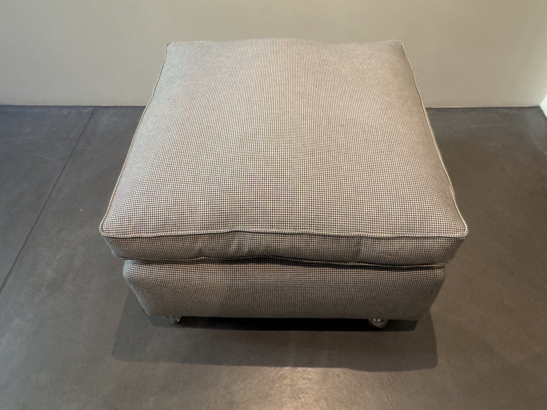 Sgabelli: Design Pouf auf Rollen – Usato da Zürich venduto da carlotorre