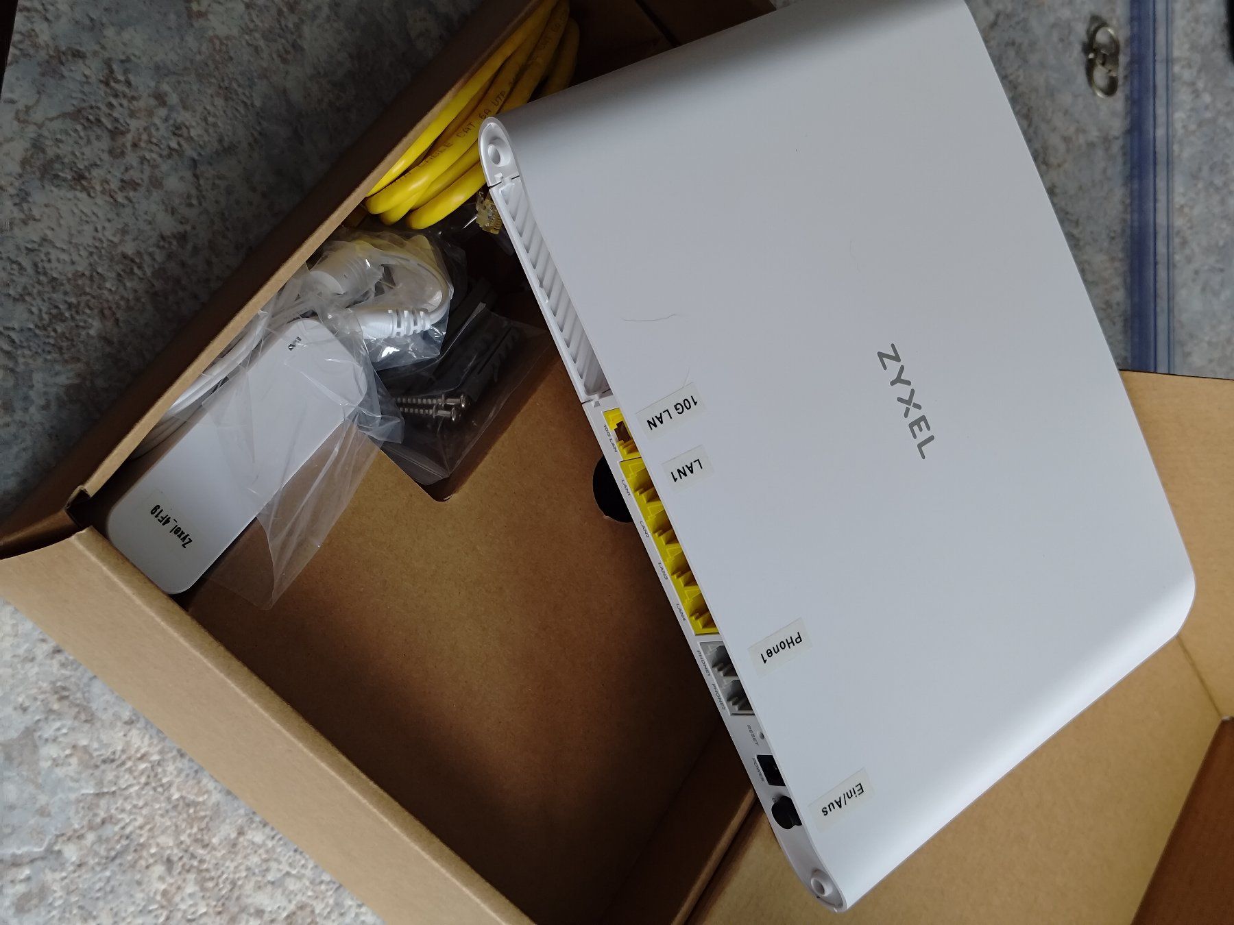 Zyxel Modem & Router: Zyxel AX7501 B1 neuwertig – Nuovo e nell'imballaggio originale da Horgen venduto da Horgini