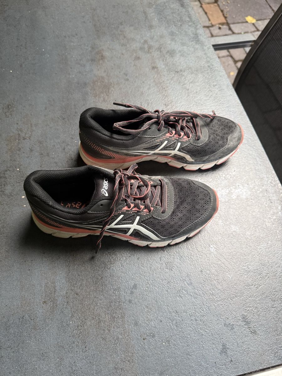 Asics Scarpe da donna: Asics Laufschuhe Grösse 38  – Usato da Bolligen venduto da lee_orange 1