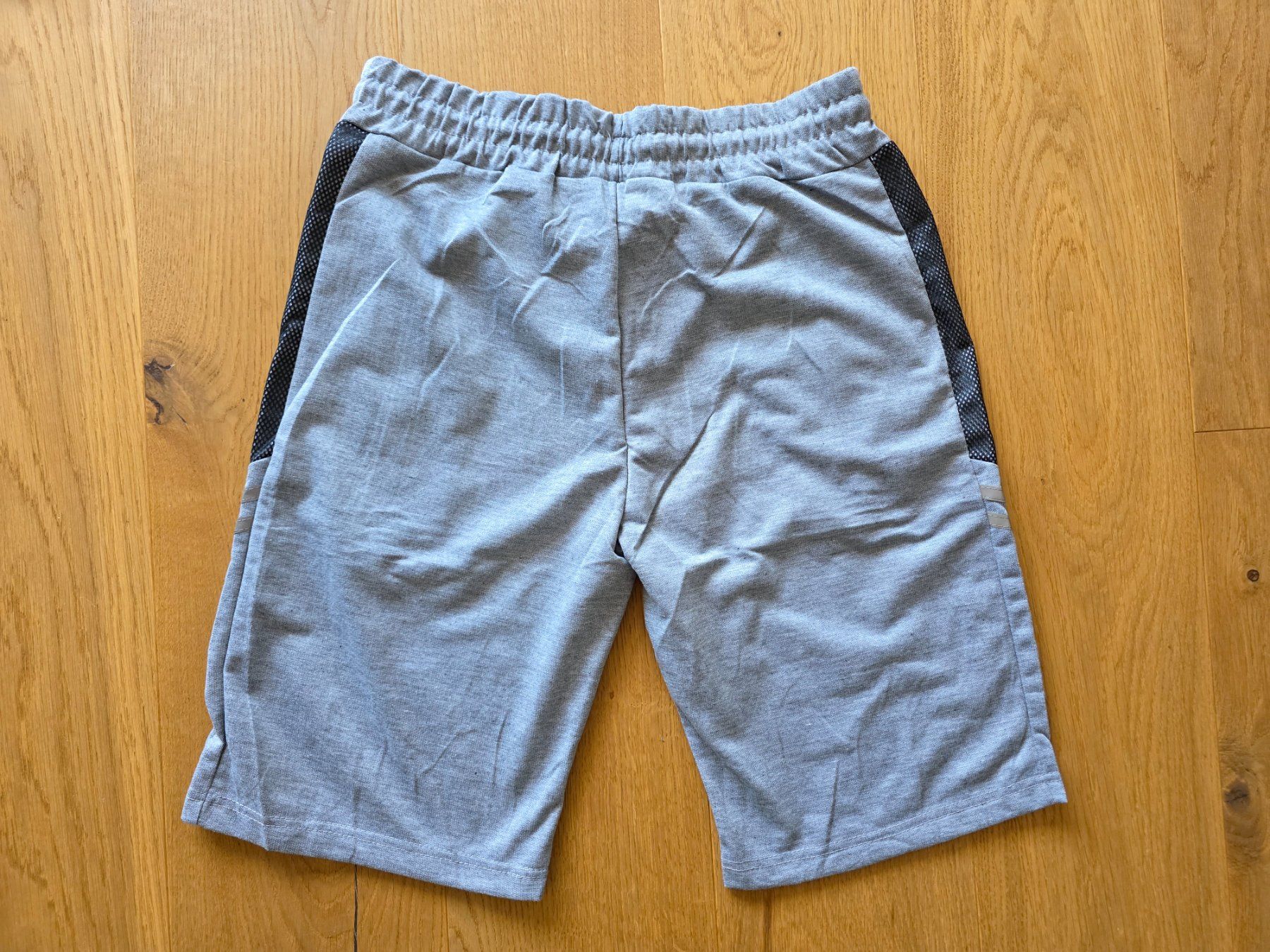 Pantaloni: Sweatshorts Gr M Farbe grau – Nuovo e nell'imballaggio originale da Richterswil venduto da Rem2011 1