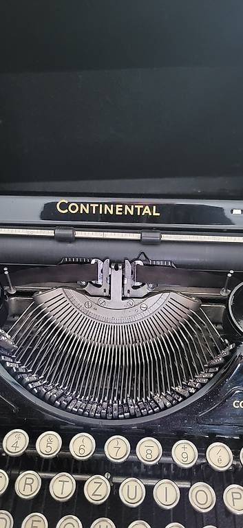 Macchine da scrivere: Continental Schreibmaschine – Usato da Bellach venduto da Kebjeer 2