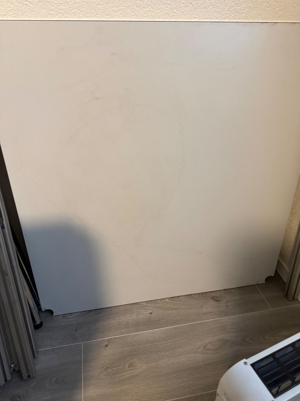 Tavoli: USM Haller Tisch 1m x 1m – Usato da Oberriet SG venduto da Petros.