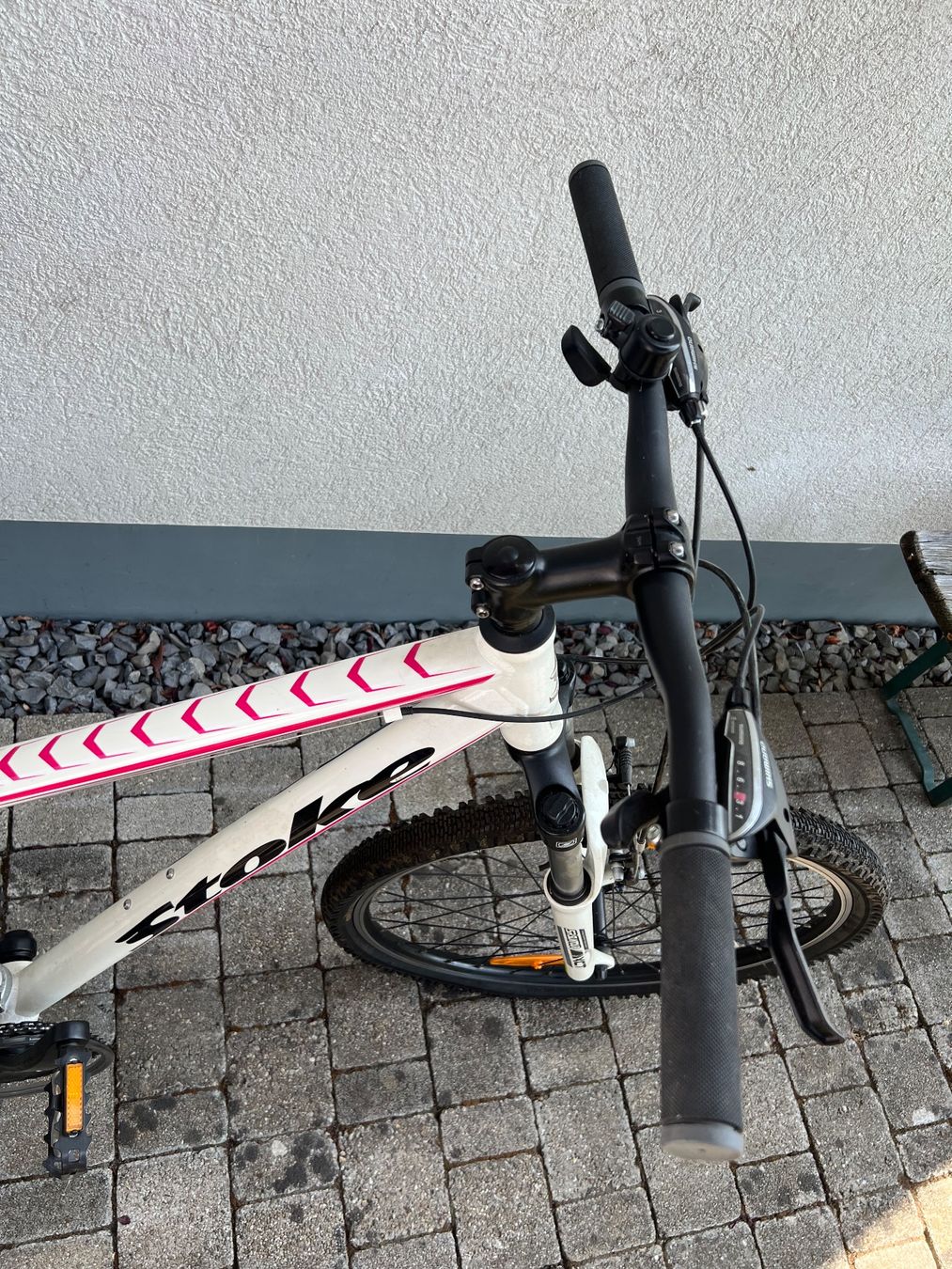 Stoke Biciclette: Mädchenvelo Stoke weiss pink 26" – Usato da Brent venduto da jen_8nl9 2