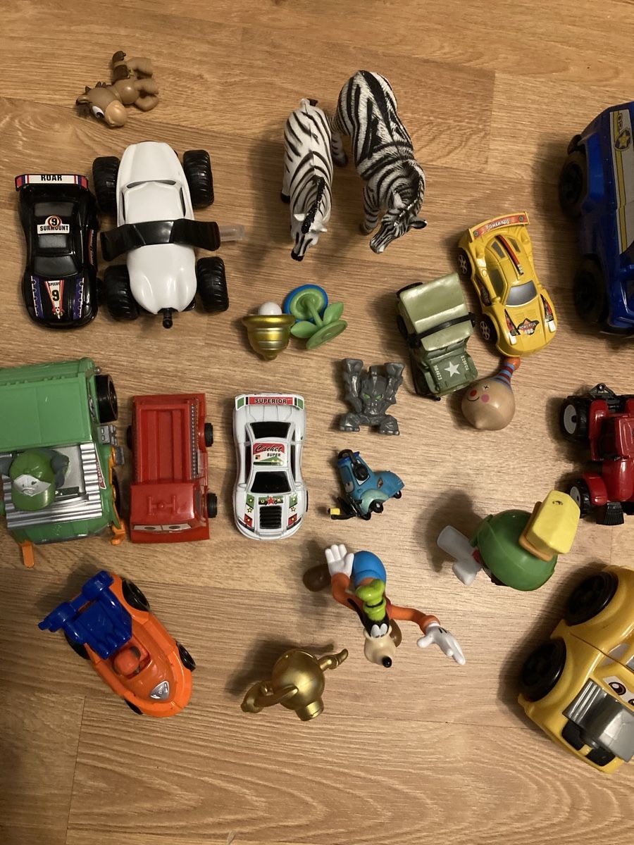 Spielzeuge: Diverse Fahrzeuge und Figuren – Gebraucht aus Emmenbrücke von JJ_89 3