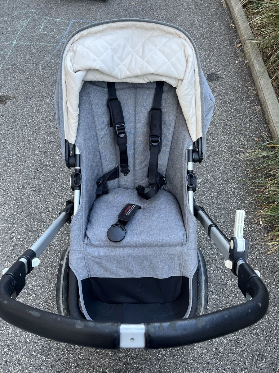 Bugaboo Carrozzine: Poussette Bugaboo grise avec complément bébé. Bon état – Usato da Lausanne venduto da nic_q9p9 1