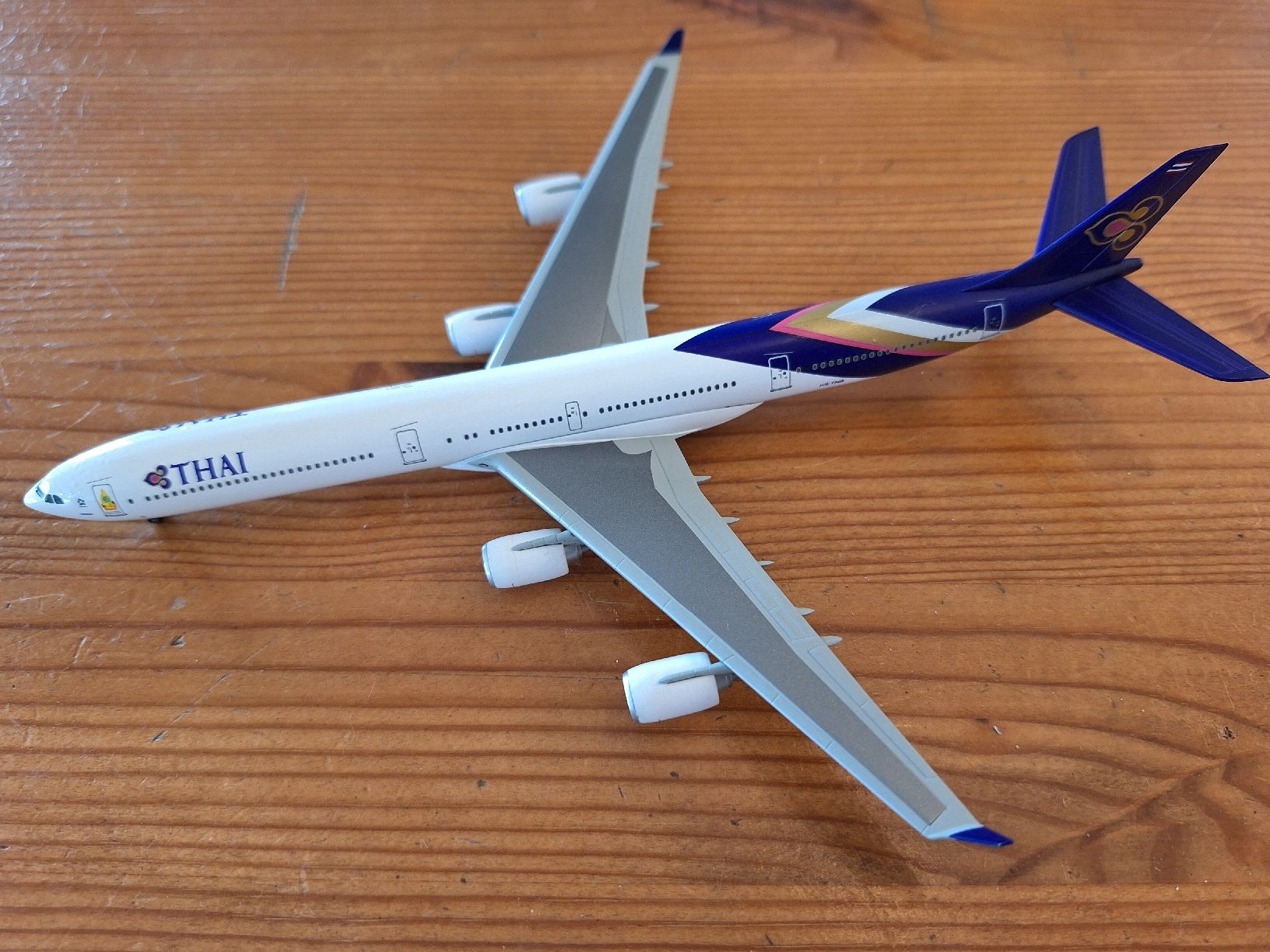 Airbus Kit di modellismo & Modellini statici: Thai A340-600 1:400 HS-TNB – Usato da Sargans venduto da nicsam1815 1