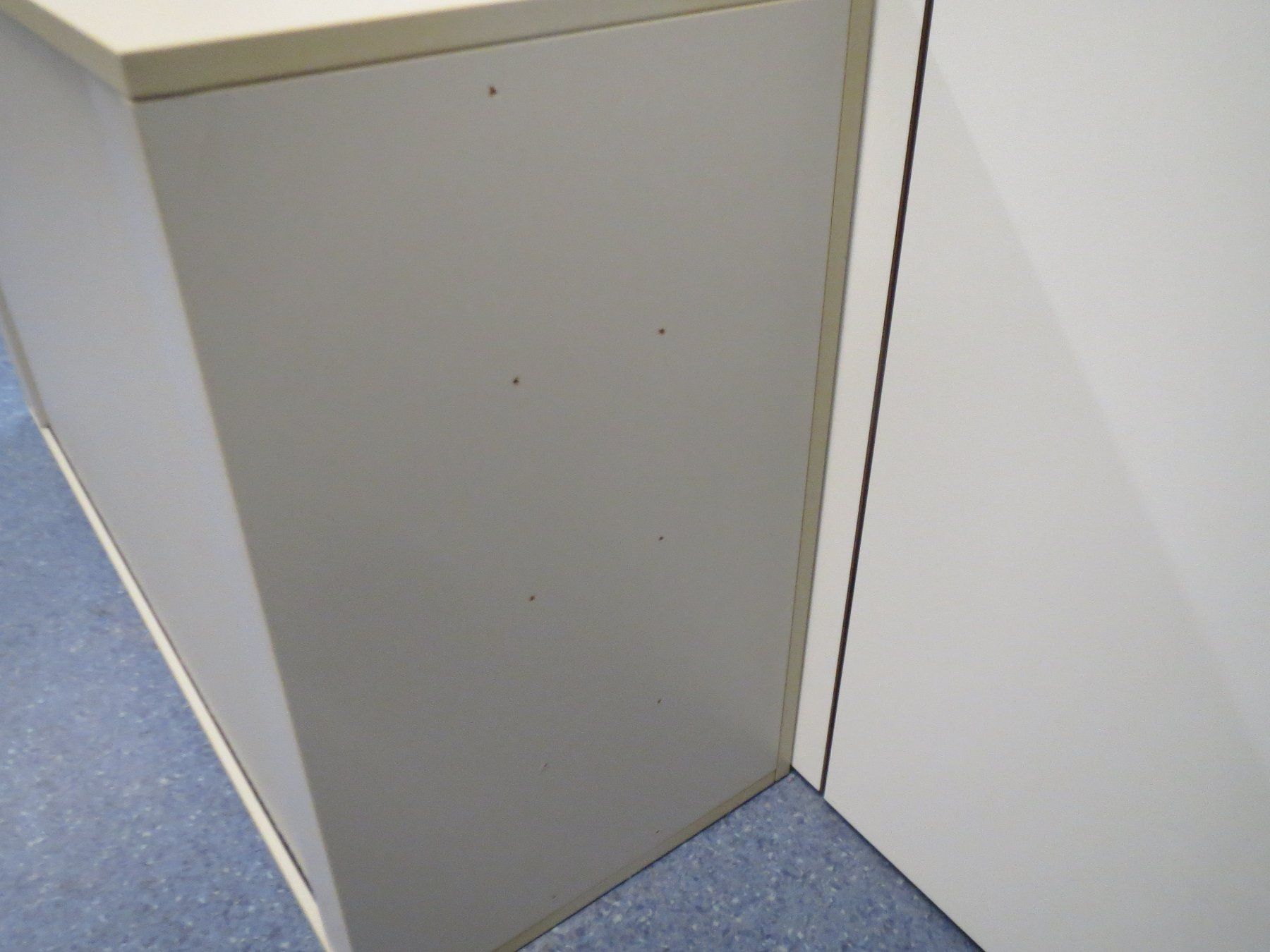 Armadi: Rollladenschrank hellgrau 120 cm – Usato da Hüttwilen venduto da Andmithand 3