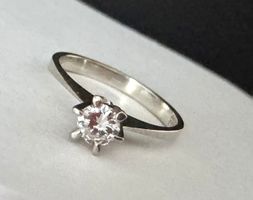 Weissgold Ring mit ca. 0.25 ct. natürlichem Diamant Brillant
