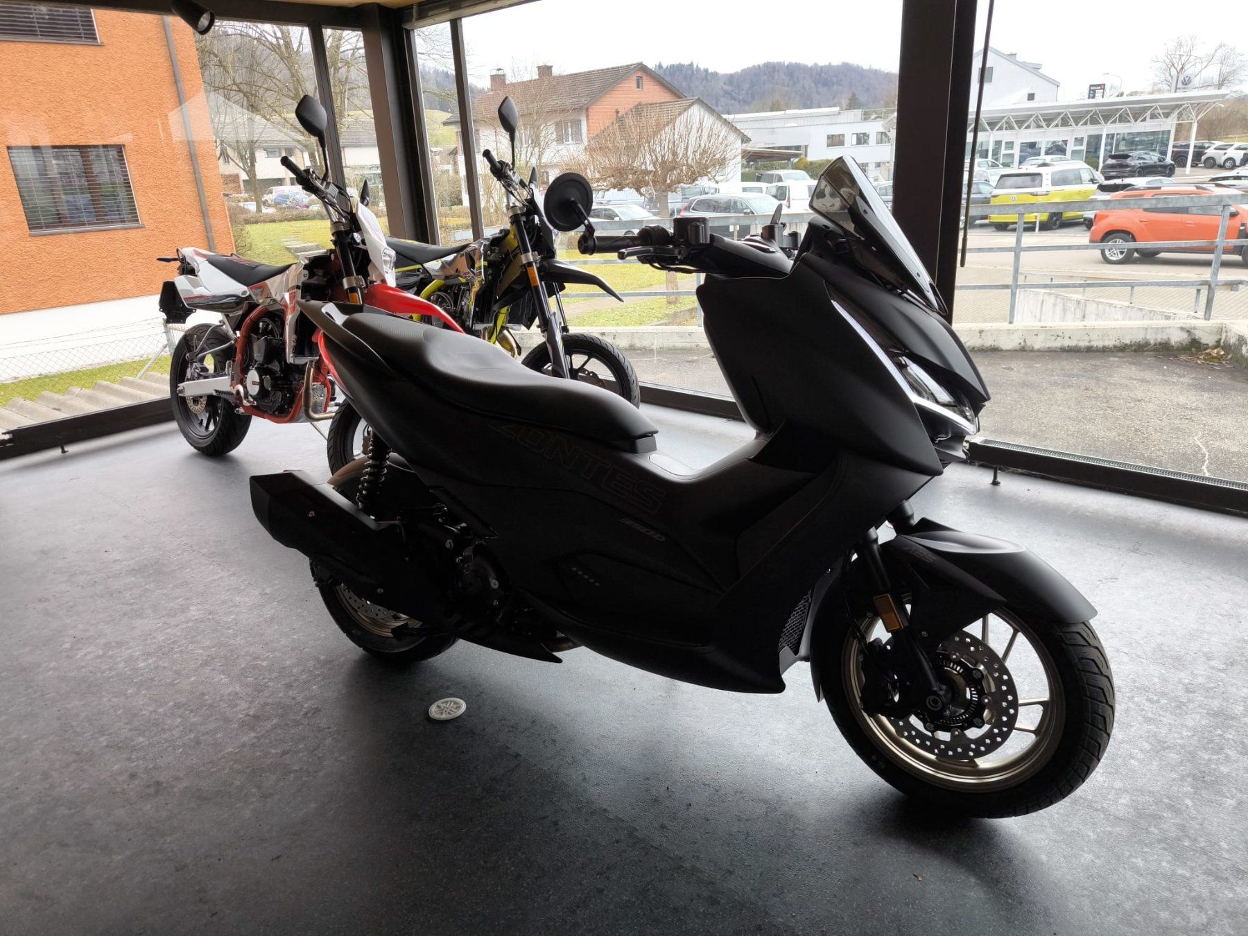 Zontes Scooter: Zontes 350 D mit Zubehör – Usato da Hittnau venduto da Brosmania 2