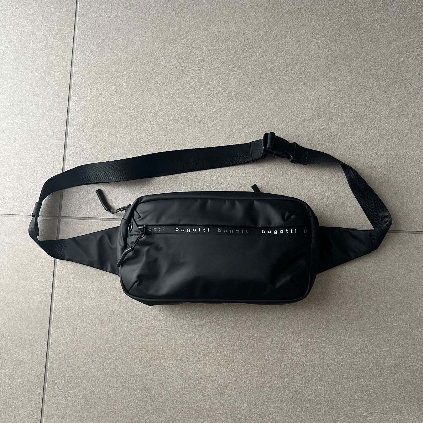 Bugatti Borse: Bugatti Sling Bauchtasche Hüfttasche Brusttasche – Nuovo (secondo la descrizione) da Hinwil venduto da norisenya