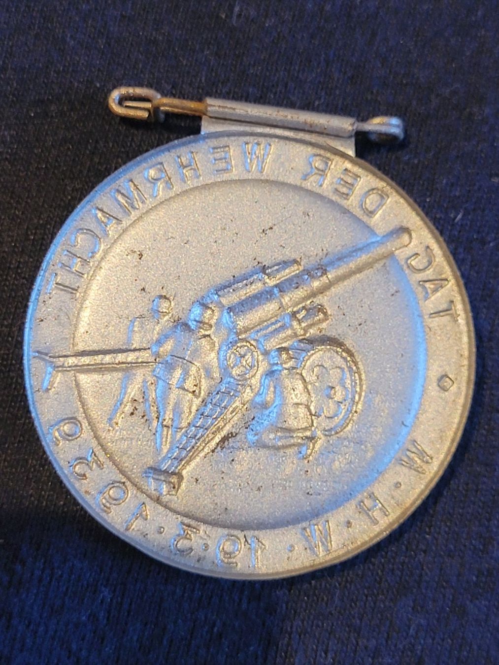 Medaglie: Wehrmacht Abzeichen, Artillerie – Usato da Kriens venduto da KTP 1