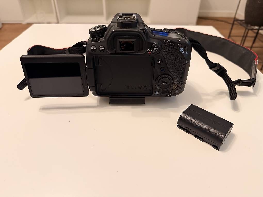 Canon Fotocamera: Kamera Canon 80D, Manfrotto Stativ, Sigma Macro Objektiv – Usato da Mülenen venduto da vir_f5z6 3